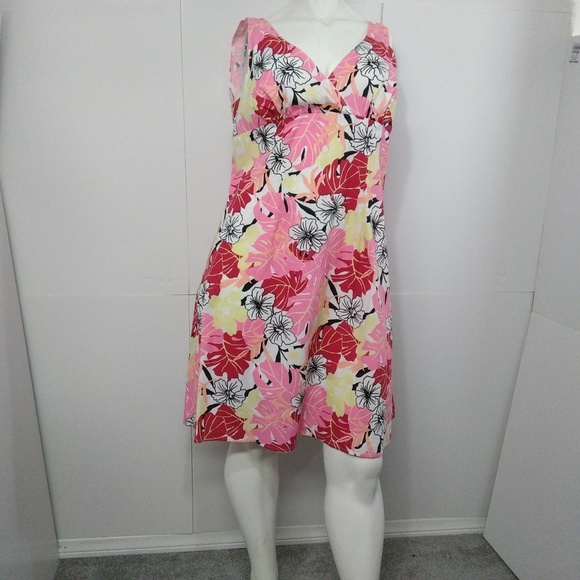 torrid Dresses & Skirts - Torrid Sleeveless Floral Dress